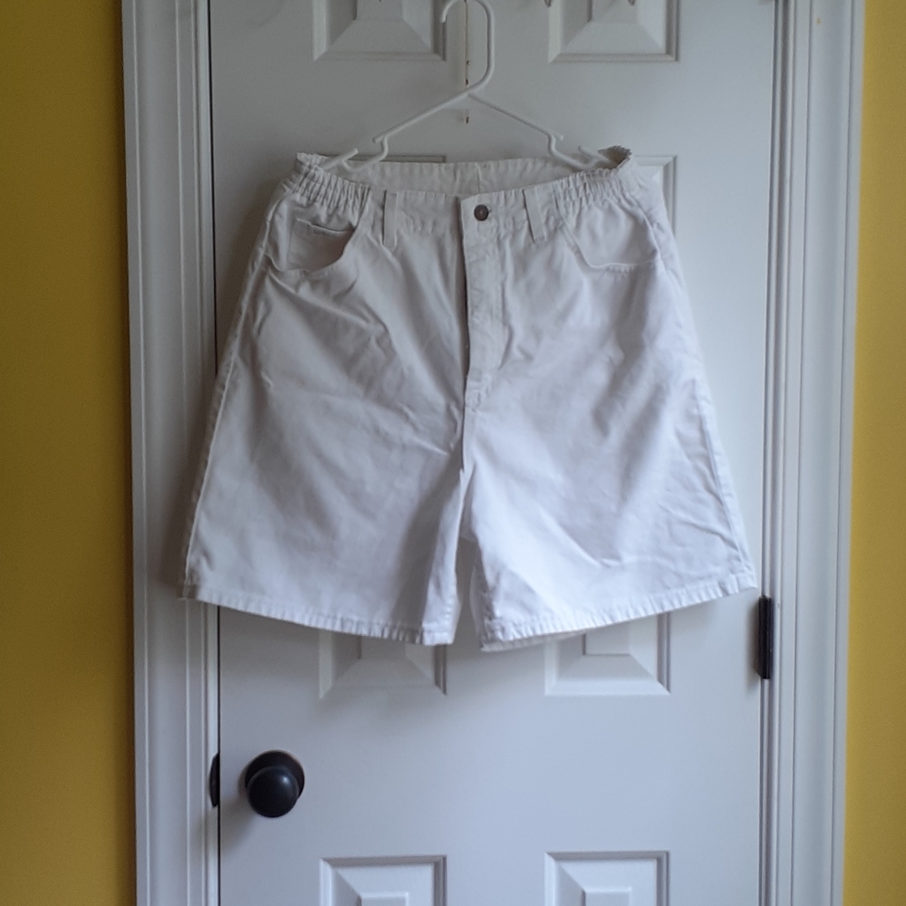 White Lee shorts